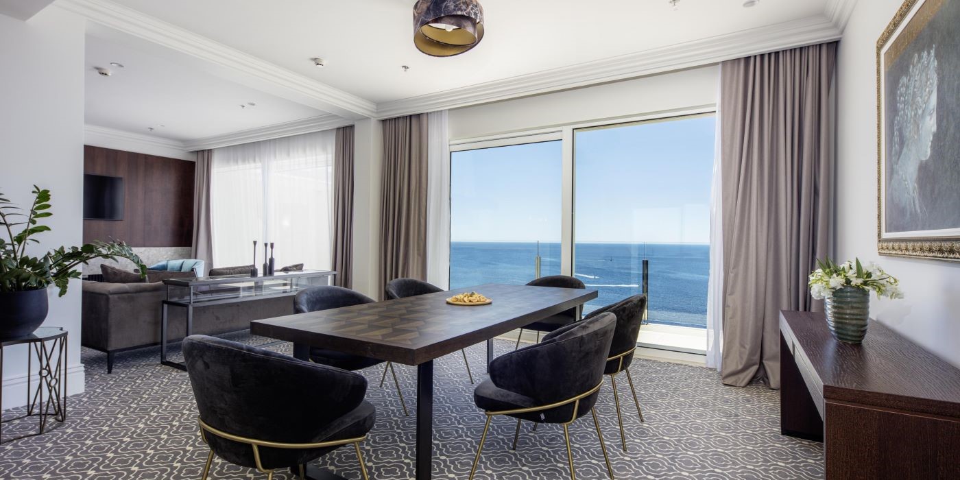 Dining room with a luxury view in Royal Palm hotel