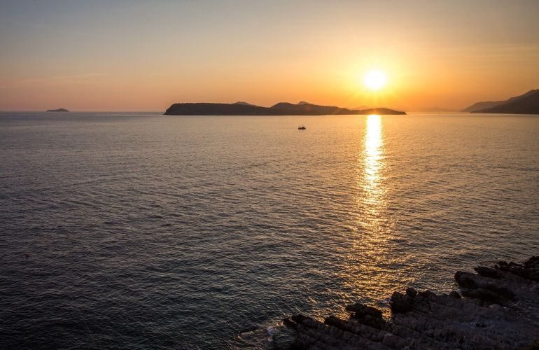 book top floor units and enjoy the best sea views